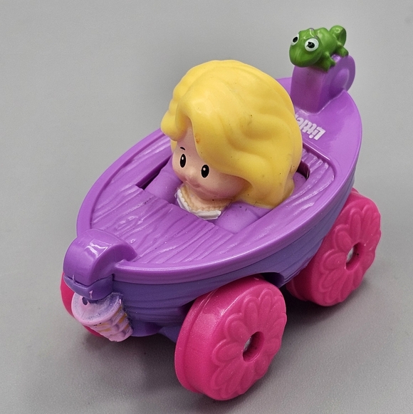 Fisher-Price Disney Little People Wheelies Tangled Rapunzel Boat Pascal Car - Picture 1 of 7